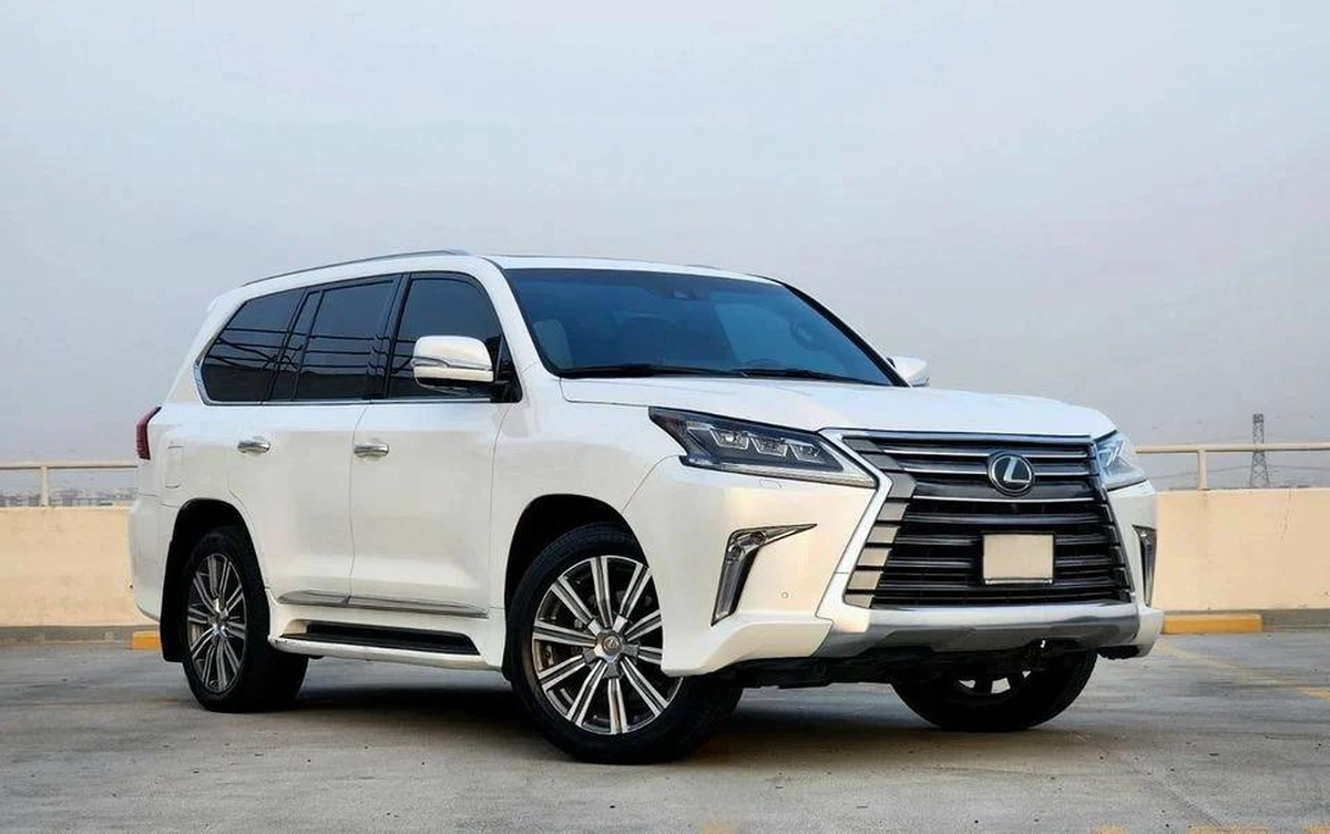 Lexus LX570 Platinum 5.7L. Al- Futtaim Motors