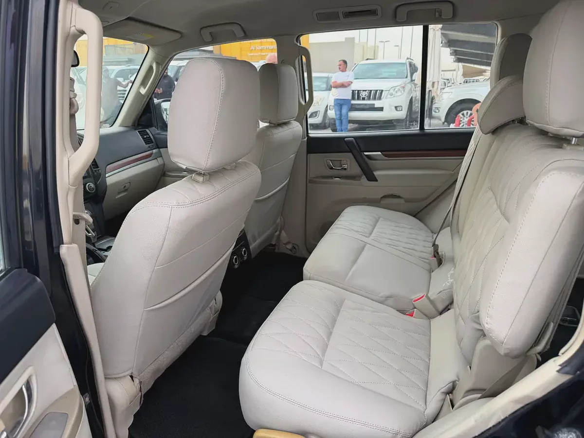 Mitsubshi pajero 2008 look 2020 balck color GCC-1-1