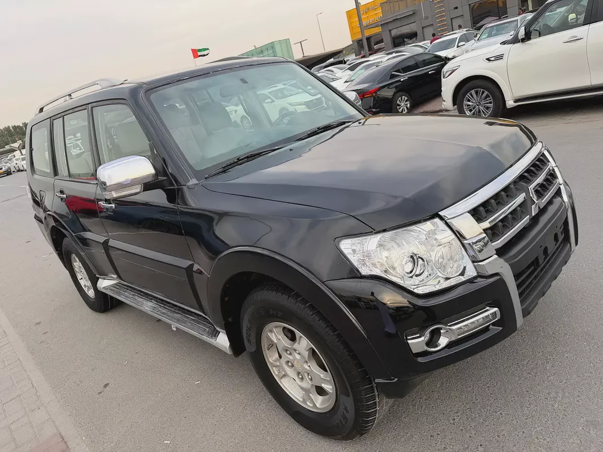 Mitsubshi pajero 2008 look 2020 balck color GCC-8-8