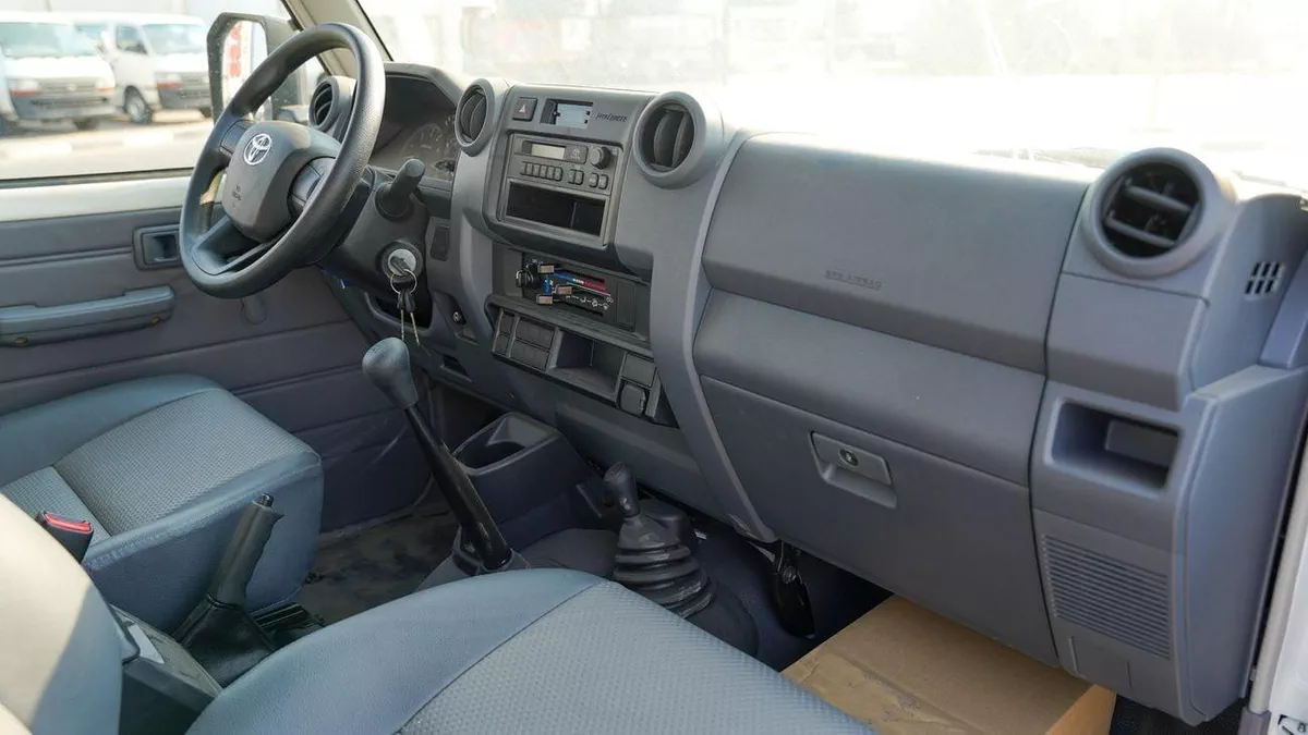 Toyota Land Cruiser Pick Up-9-0