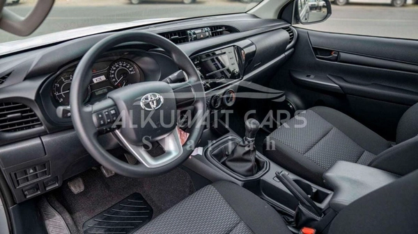 Toyota Hilux TOYOTA HILUX DC 2.4L Diesel MT 4X4 P.WINDOW 2025