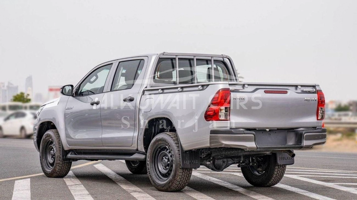 Toyota Hilux TOYOTA HILUX DC 2.4L Diesel MT 4X4 P.WINDOW 2025-5-0