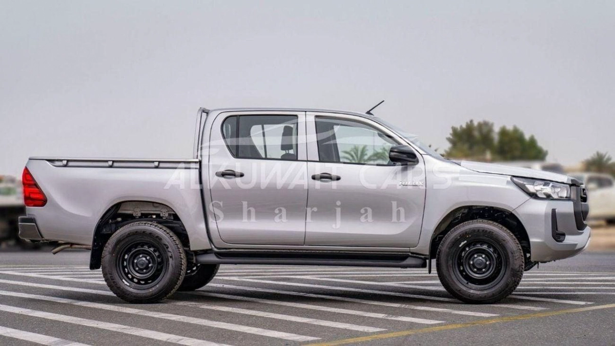 Toyota Hilux TOYOTA HILUX DC 2.4L Diesel MT 4X4 P.WINDOW 2025-6-0