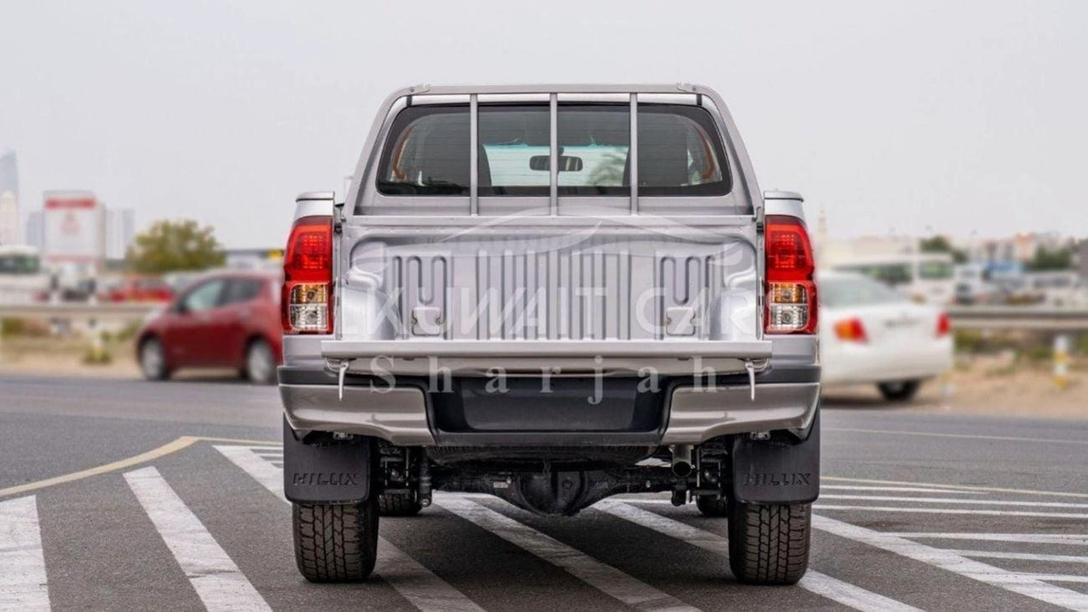 Toyota Hilux TOYOTA HILUX DC 2.4L Diesel MT 4X4 P.WINDOW 2025-7-0