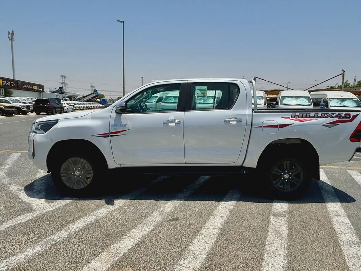 Toyota Hilux SR5 2026 - GCC Specs - Brand New!