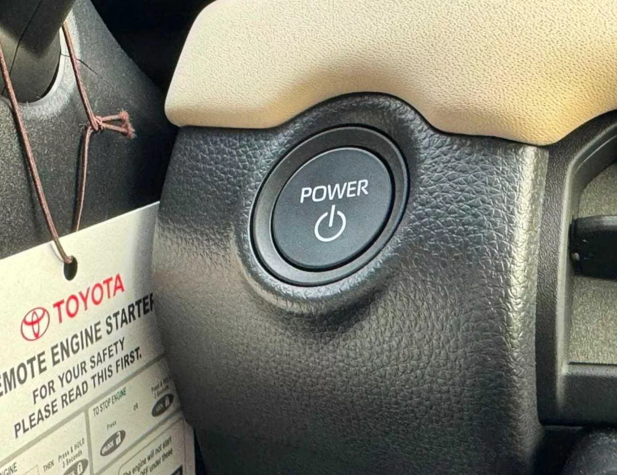 Toyota RAV4 VXR HEV HYBRID || 2.5L V4 AWD | RADAR | PANORAMIC ROOF | AUTO PARK (CODE # R4HHS)-16-0