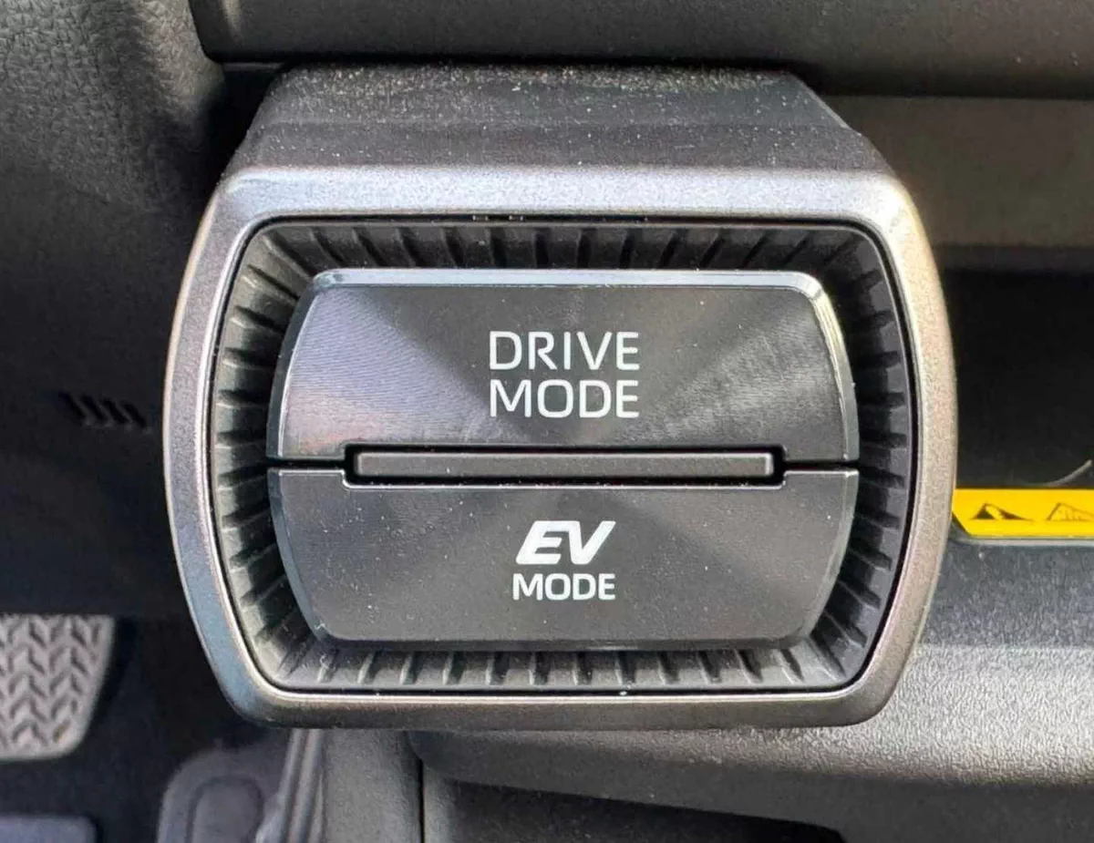 Toyota RAV4 VXR HEV HYBRID || 2.5L V4 AWD | RADAR | PANORAMIC ROOF | AUTO PARK (CODE # R4HHS)-19-0
