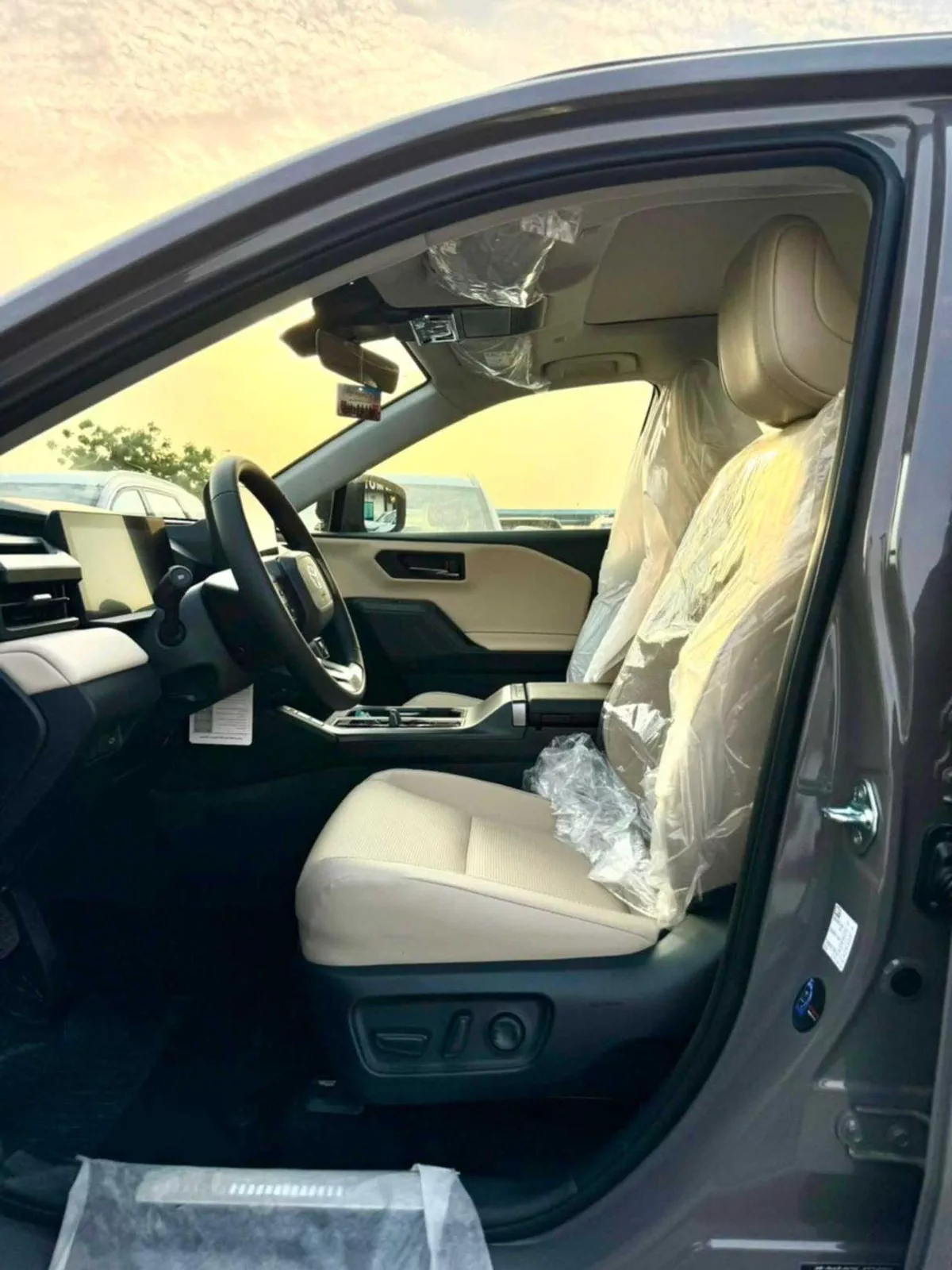 Toyota RAV4 VXR HEV HYBRID || 2.5L V4 AWD | RADAR | PANORAMIC ROOF | AUTO PARK (CODE # R4HHS)-7-0