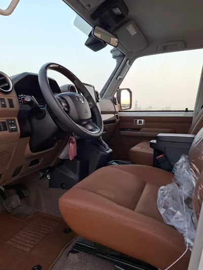 Toyota Land Cruiser 70-13