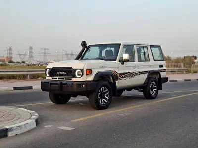 Toyota Land Cruiser 70-2
