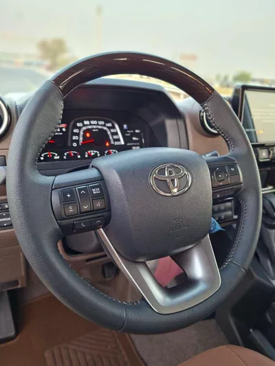 Toyota Land Cruiser 70-4