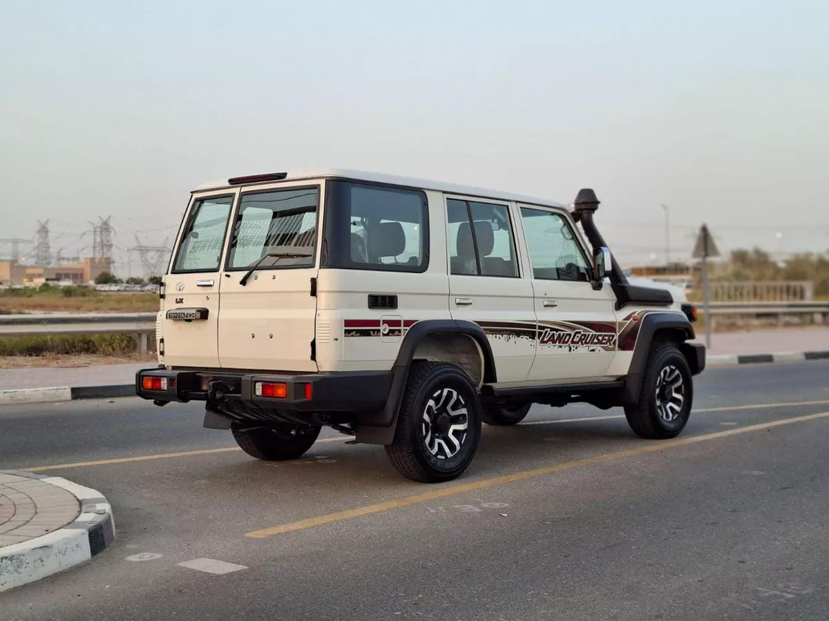 Toyota Land Cruiser 70-17-0
