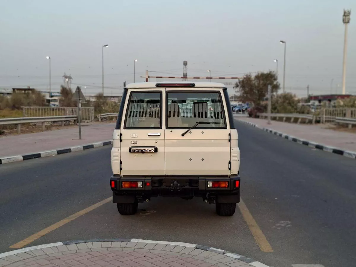 Toyota Land Cruiser 70-18-0