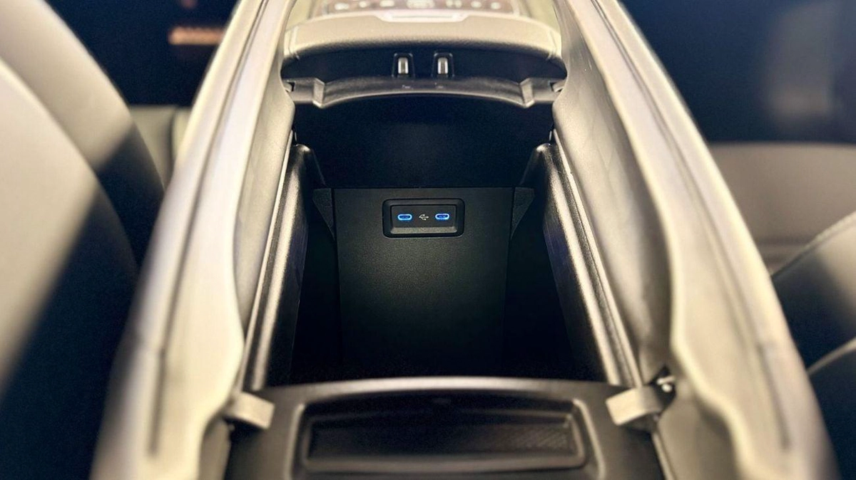 Mercedes Benz EQE 53 4M Mercedes-Benz EQE 53 AMG 2024 - GCC - Under Warranty-15-15