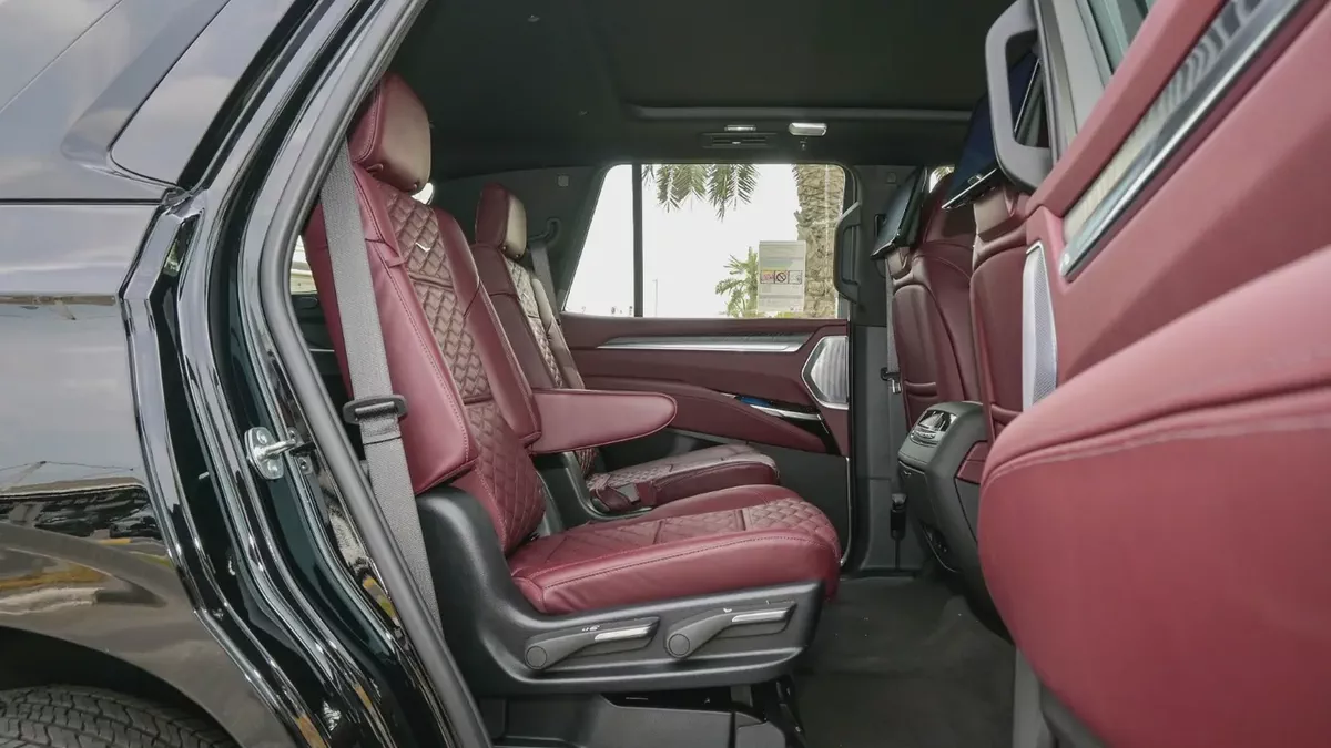 Cadillac Escalade Sport | V8 | 6.2L | AWD | Black | 2026-11-11