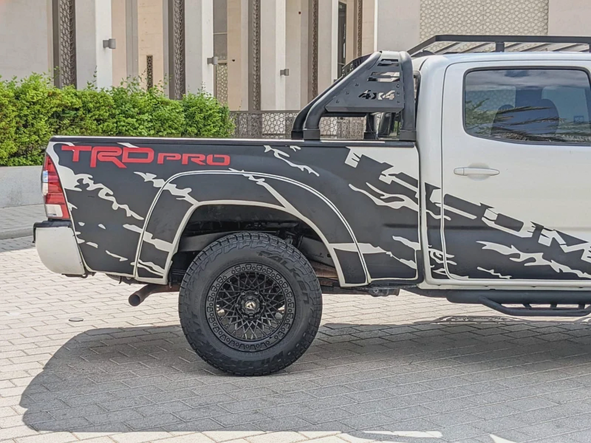 TOYOTA TACOMA 2015 MODIFIED TRD 4X4 4DOORS IN EXCELLENT CONDITION