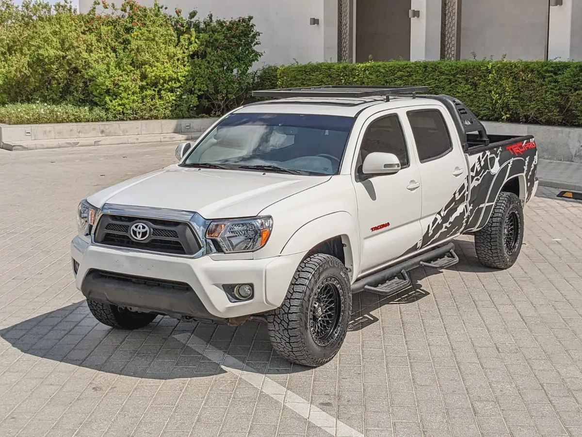 TOYOTA TACOMA 2015 MODIFIED TRD 4X4 4DOORS IN EXCELLENT CONDITION