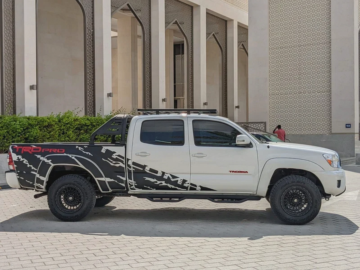 TOYOTA TACOMA 2015 MODIFIED TRD 4X4 4DOORS IN EXCELLENT CONDITION