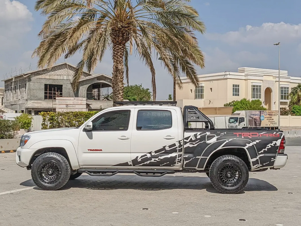 TOYOTA TACOMA 2015 MODIFIED TRD 4X4 4DOORS IN EXCELLENT CONDITION