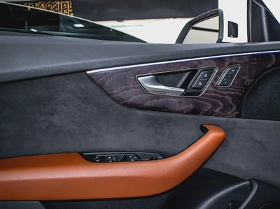 2019 ll Audi Q8 ll S-Line ll Gcc ll Full Option ll Full Service History-11