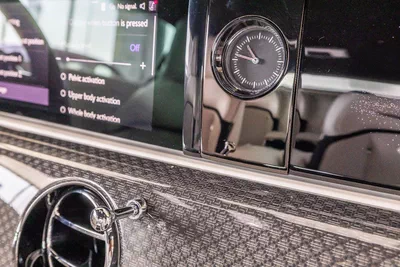 Rolls-Royce Spectre-8
