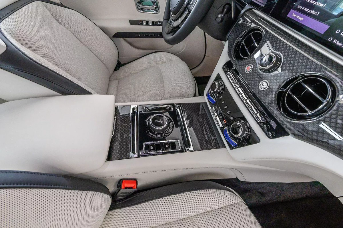 Rolls-Royce Spectre-5-5