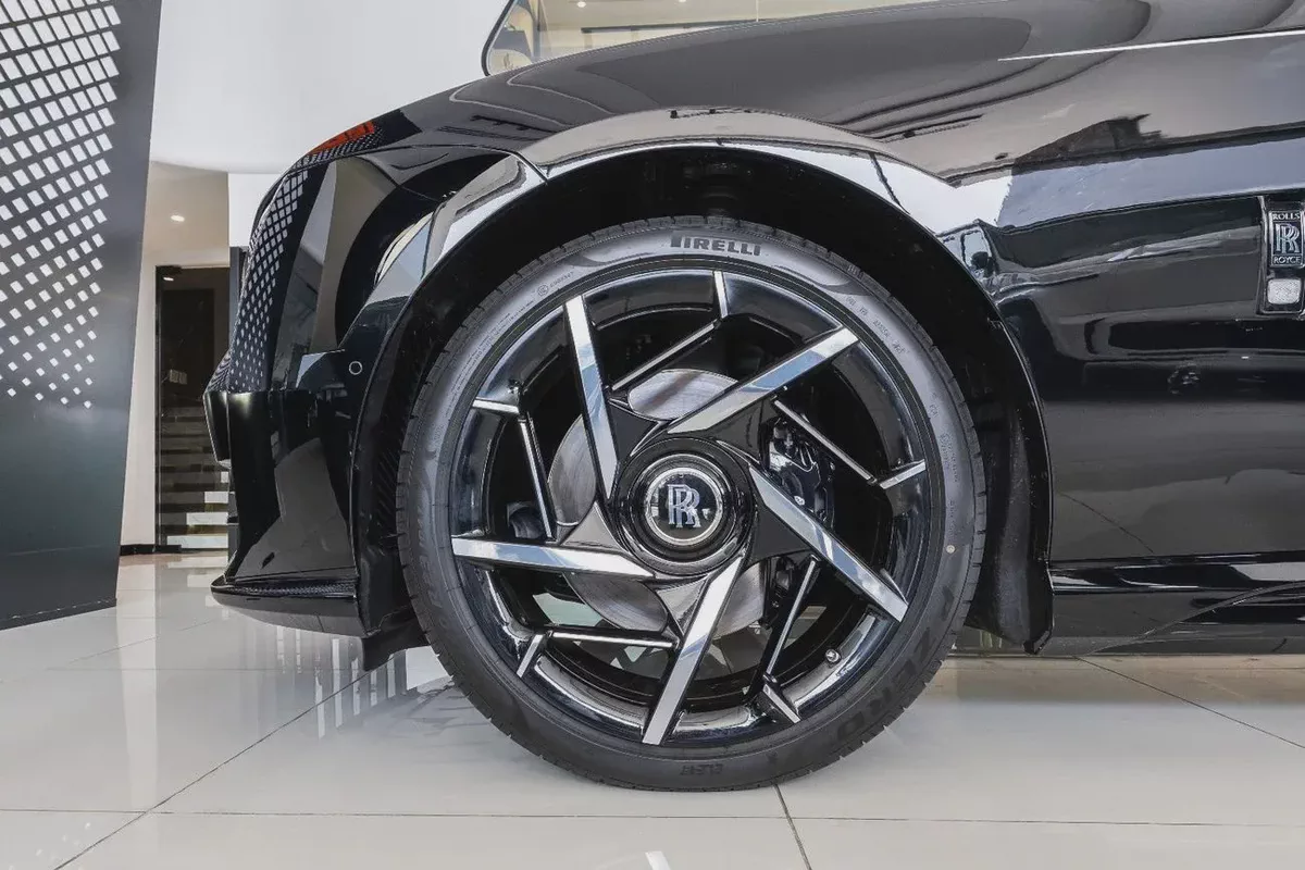 Rolls-Royce Spectre-2-2