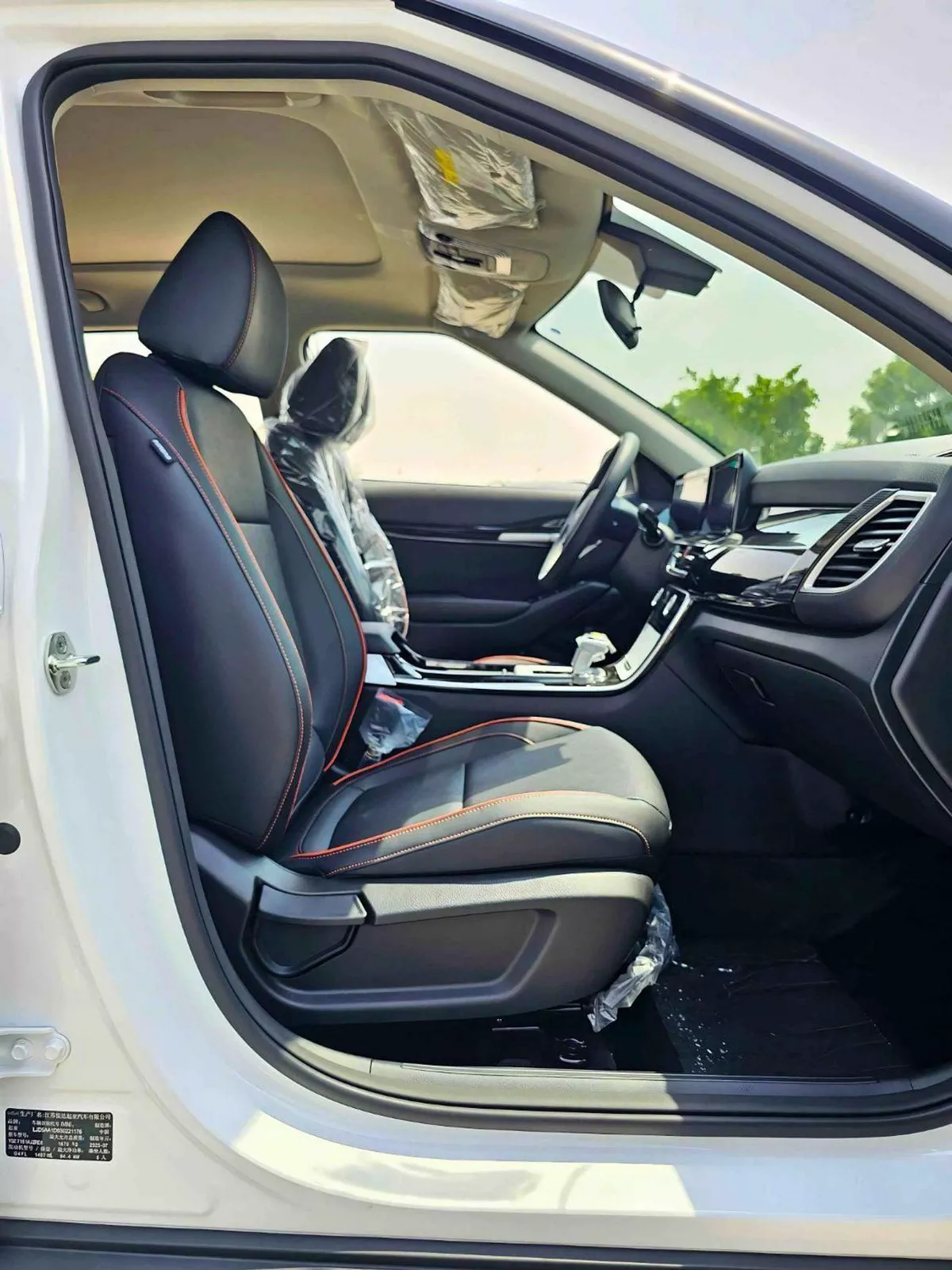 Kia Seltos EX CVT LUXURY/ DUAL TONE WITH BLACK ROOF, PANORAMIC ROOF/1.5L PETROL V4 (CODE#KSLL)-9-0
