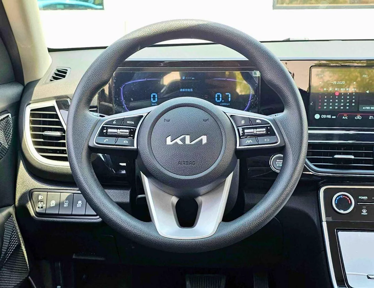 Kia Seltos EX CVT LUXURY/ DUAL TONE WITH BLACK ROOF, PANORAMIC ROOF/1.5L PETROL V4 (CODE#KSLL)-13-0