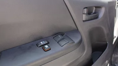 Toyota Hiace DLS - STD ROOF HIACE 2.5L HIGH ROOF DIESEL-12