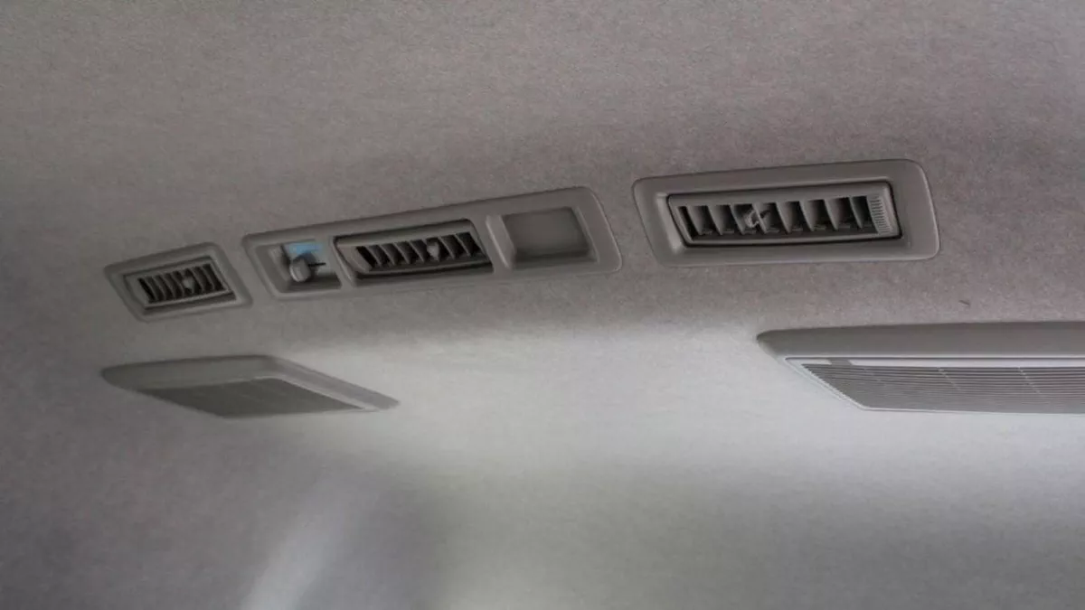 Toyota Hiace DLS - STD ROOF HIACE 2.5L HIGH ROOF DIESEL-11-0