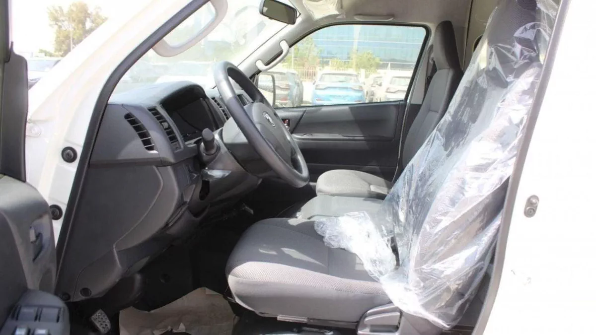 Toyota Hiace DLS - STD ROOF HIACE 2.5L HIGH ROOF DIESEL-8-0