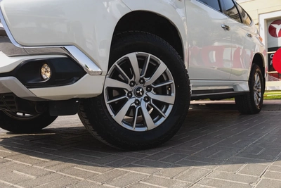 Mitsubishi Montero Sport 2019-16