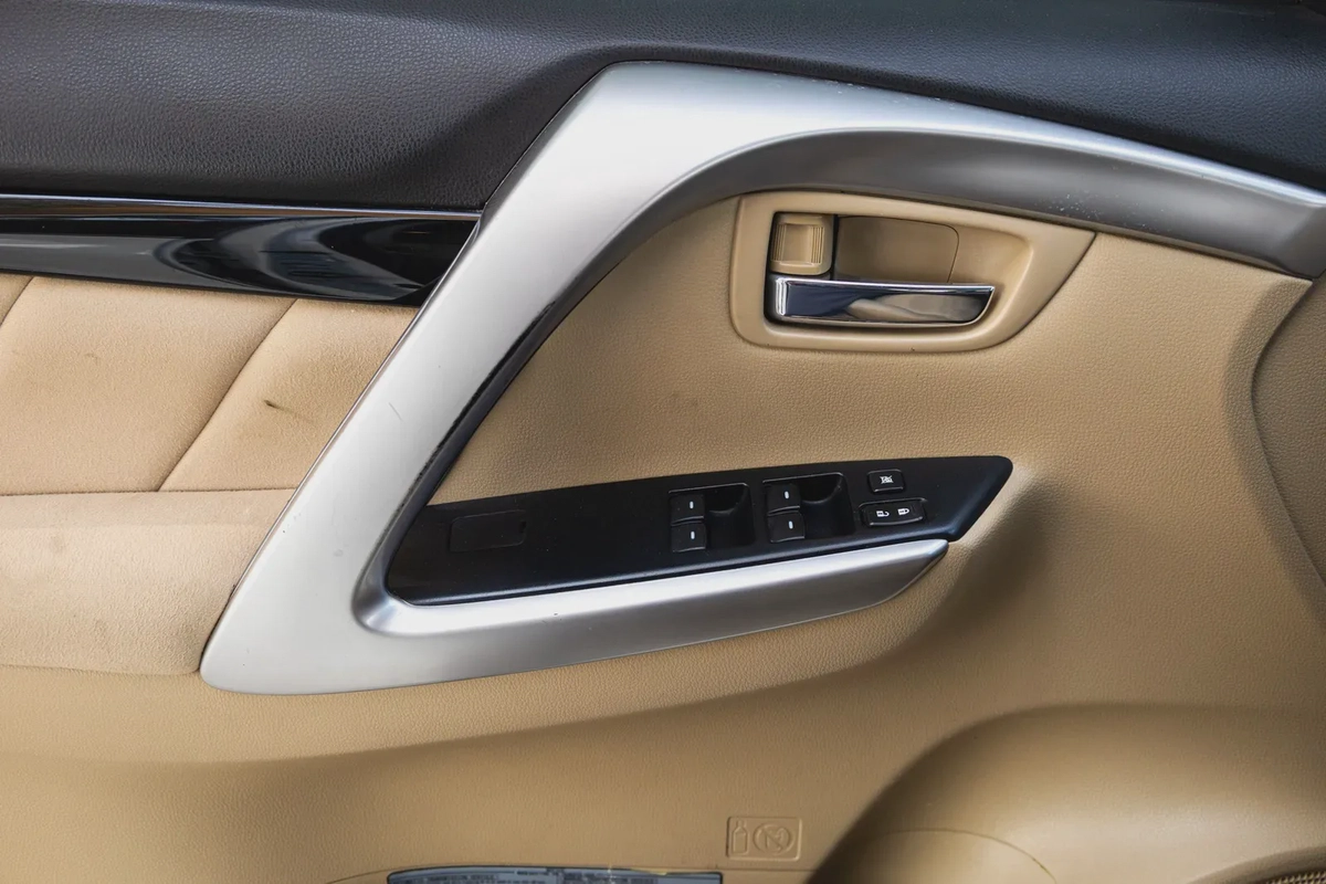 Mitsubishi Montero Sport 2019-3-3