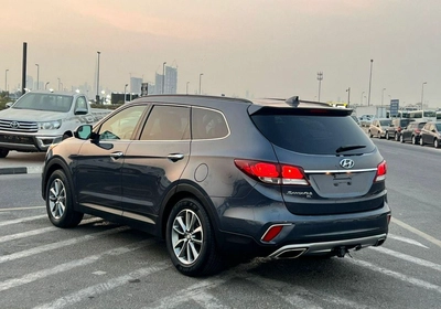 Hyundai Santa Fe 2019 Hyundai Santa Fe XL  - 3.3L V6 - Apple & Android Play - 7 Seater - 42000 Mileage - 41999 AED-4