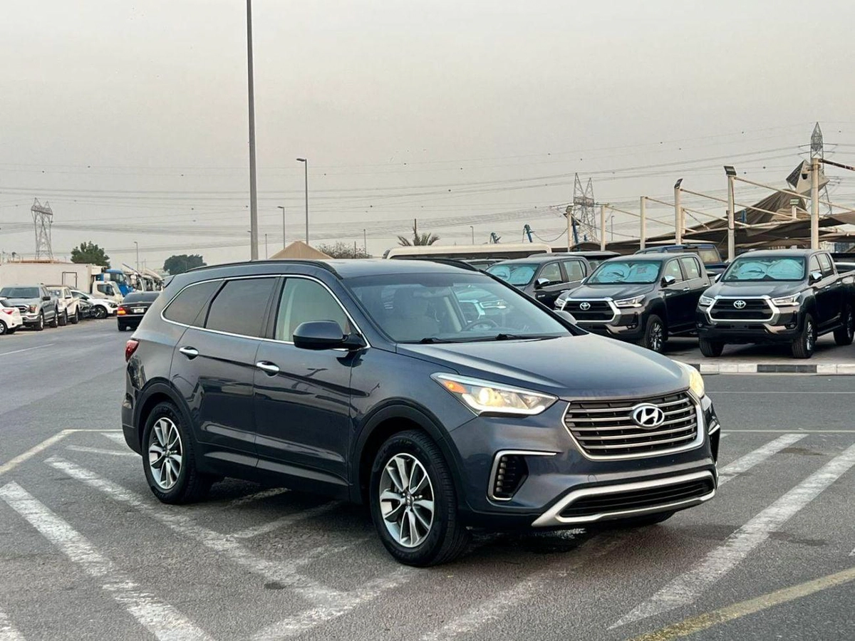 Hyundai Santa Fe 2019 Hyundai Santa Fe XL  - 3.3L V6 - Apple & Android Play - 7 Seater - 42000 Mileage - 41999 AED