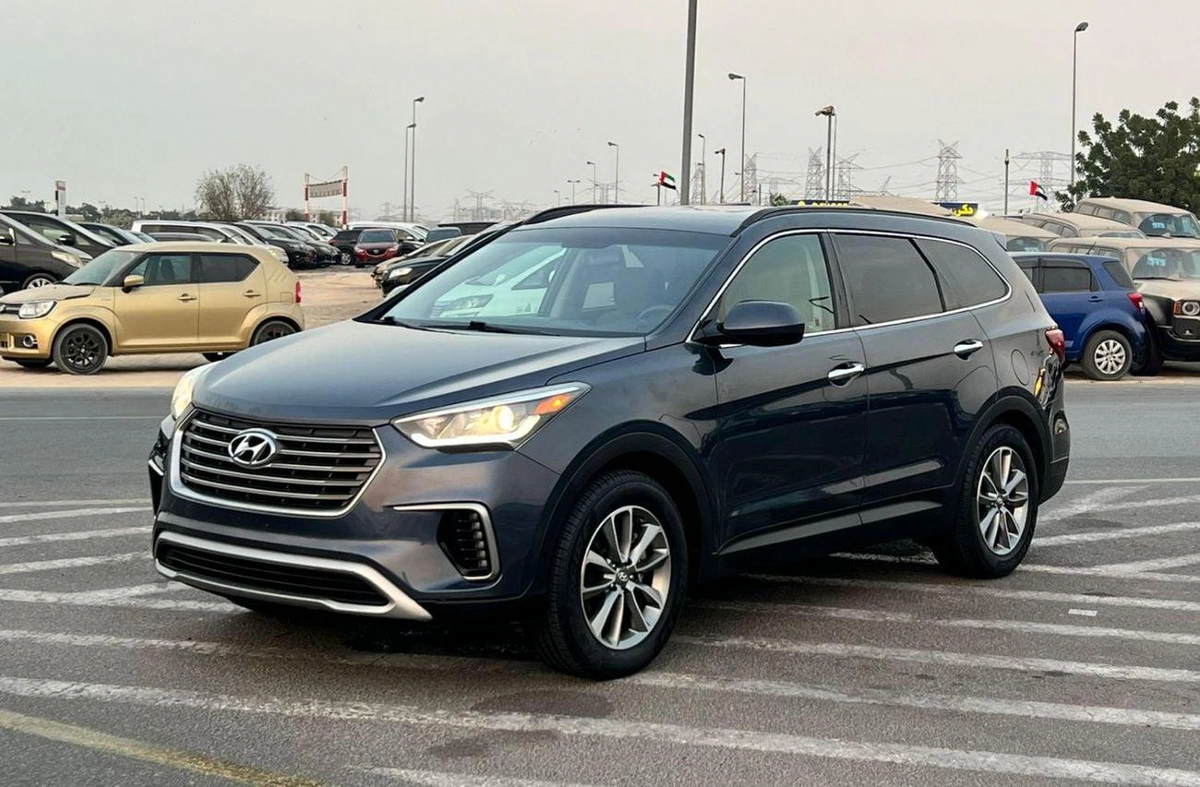 Hyundai Santa Fe 2019 Hyundai Santa Fe XL  - 3.3L V6 - Apple & Android Play - 7 Seater - 42000 Mileage - 41999 AED-2-0