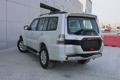 Mitsubishi Pajero GLS 2022-60,600KM-GCC Specs-Excellent Condition-3