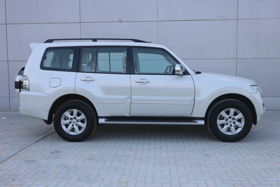 Mitsubishi Pajero GLS 2022-60,600KM-GCC Specs-Excellent Condition-6