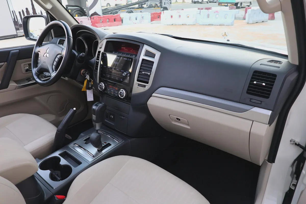 Mitsubishi Pajero GLS 2022-60,600KM-GCC Specs-Excellent Condition-15-15
