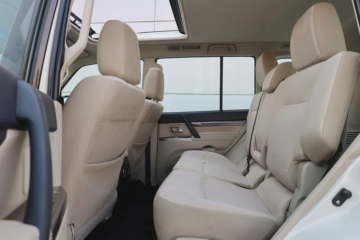 Mitsubishi Pajero GLS 2022-60,600KM-GCC Specs-Excellent Condition-18-18