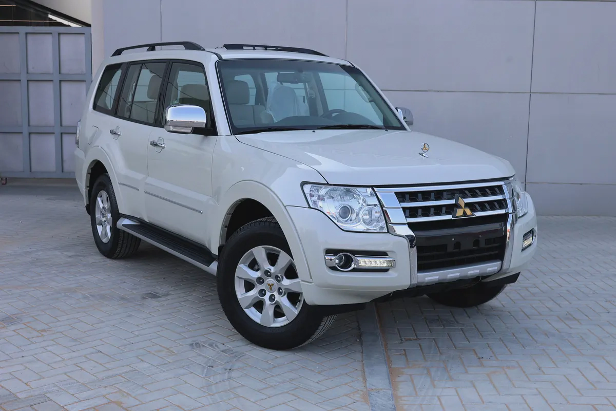 Mitsubishi Pajero GLS 2022-60,600KM-GCC Specs-Excellent Condition-1-1