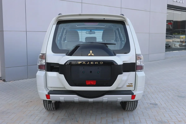 Mitsubishi Pajero GLS 2022-60,600KM-GCC Specs-Excellent Condition