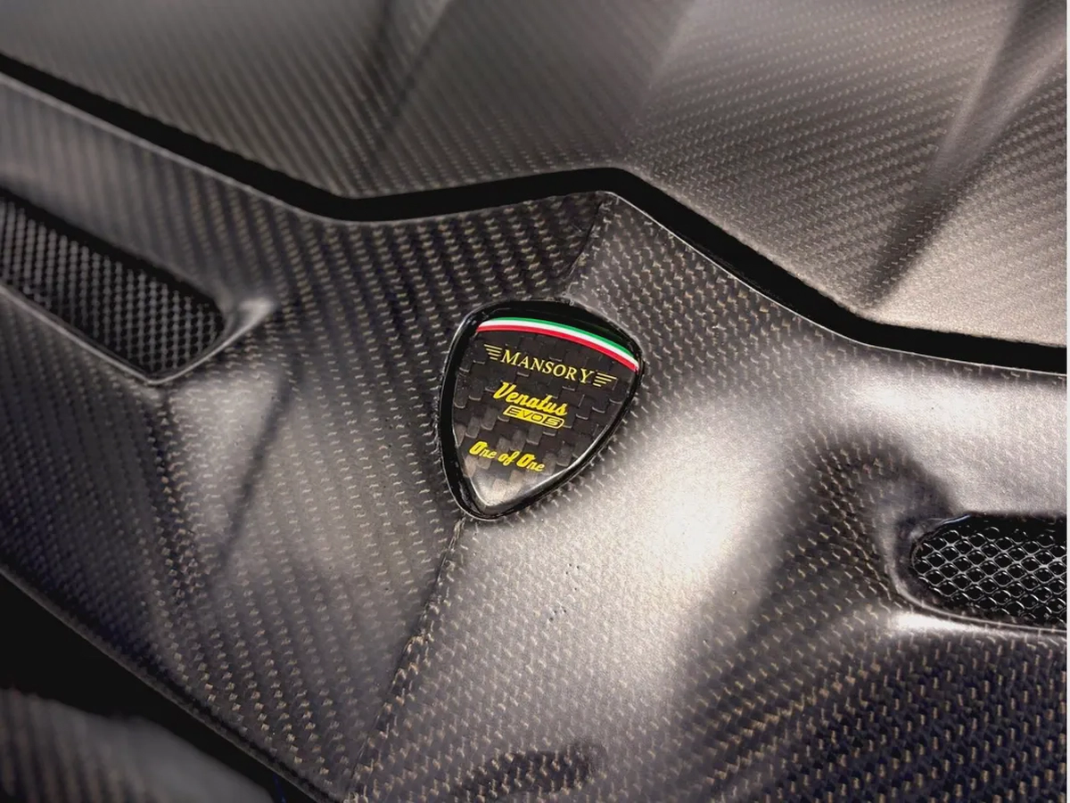 AED 13,330 P.M | 0% DOWN PAYMENT | LAMBORGHINI URUS (VENATUS EVO S P900 KIT) | 4.0L TWIN-TURBO V8 |