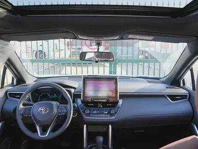 2025 TOYOTA COROLLA CROSS 1.8L HYBRID PET A/T SUNROOF FULL GCC BRAND NEW 0KM-6