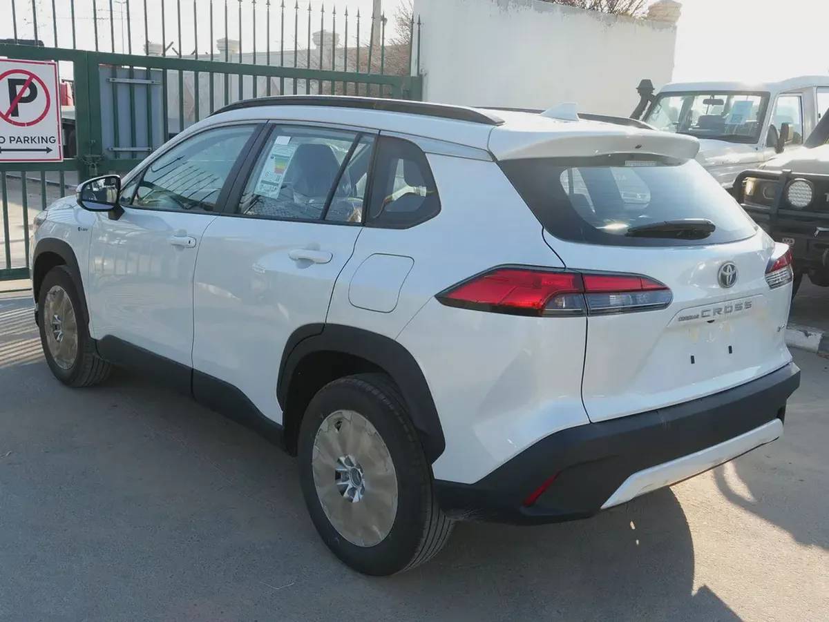 2025 TOYOTA COROLLA CROSS 1.8L HYBRID PET A/T SUNROOF FULL GCC BRAND NEW 0KM-5-5