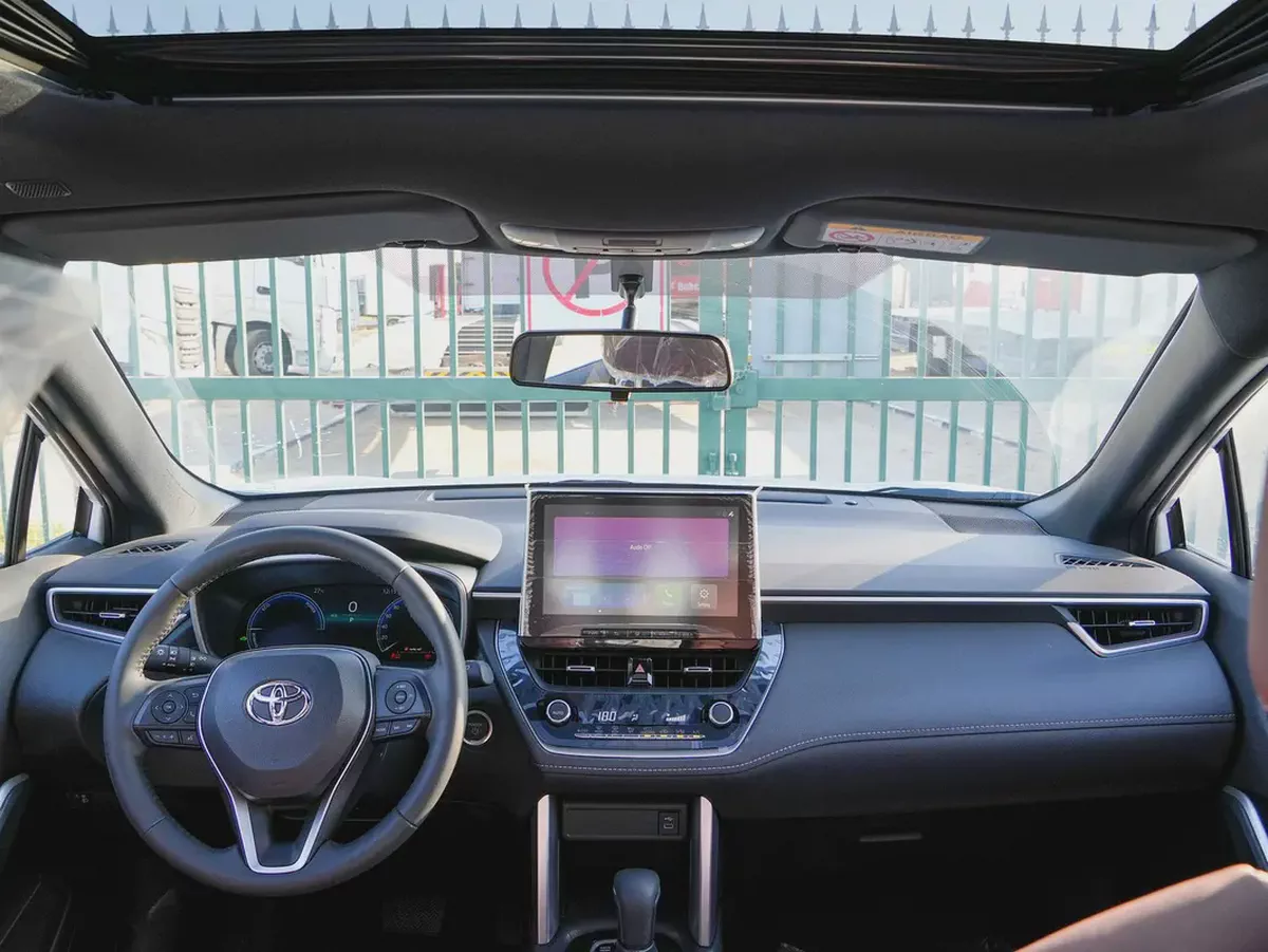 2025 TOYOTA COROLLA CROSS 1.8L HYBRID PET A/T SUNROOF FULL GCC BRAND NEW 0KM-6-6