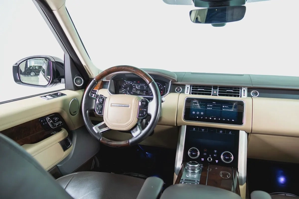 Range Rover Vogue Long Wheel Base-GCC-SVO Kit-Full Service History Available-Under Warranty