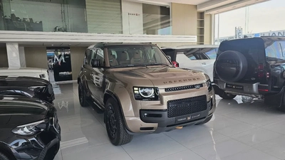DEFENDER - OCTA - V8 P626 - 2026 - UNDER WARRANTY FROM AGENCY - GCC SPECS - GOLDEN COLOR-0