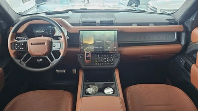 DEFENDER - OCTA - V8 P626 - 2026 - UNDER WARRANTY FROM AGENCY - GCC SPECS - GOLDEN COLOR-1